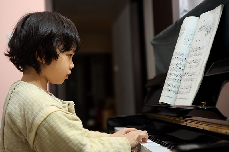 初見で両手でピアノを弾いてみよう ピアノ初心者さんからにもお勧めの練習法の１つです 名古屋市でピアノ 教室を運営する講師がブログでレッスンの様子などをお届け