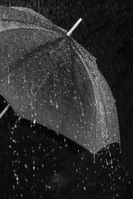 【傘】がタイトルにつくクラシックを探してみました。外国人は雨が降っても傘をささないのは聞いていましたが…そのせいでか見つけ出せませんでした。